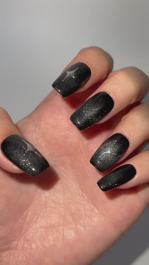 Stargaze press on nails model video