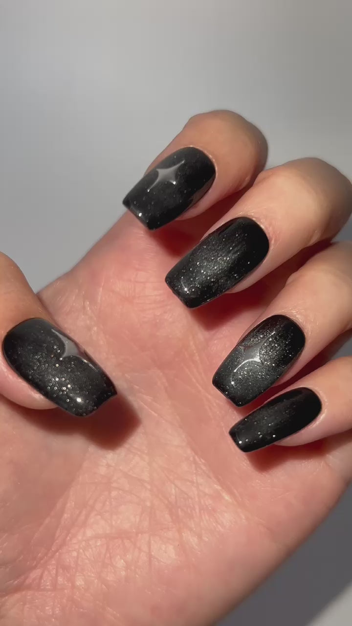 Stargaze press on nails model video