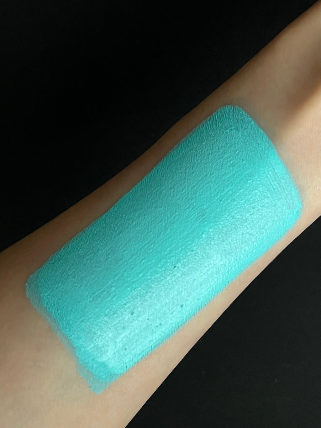 29 - Arctic (Blue) Water Activated Graphic Liner